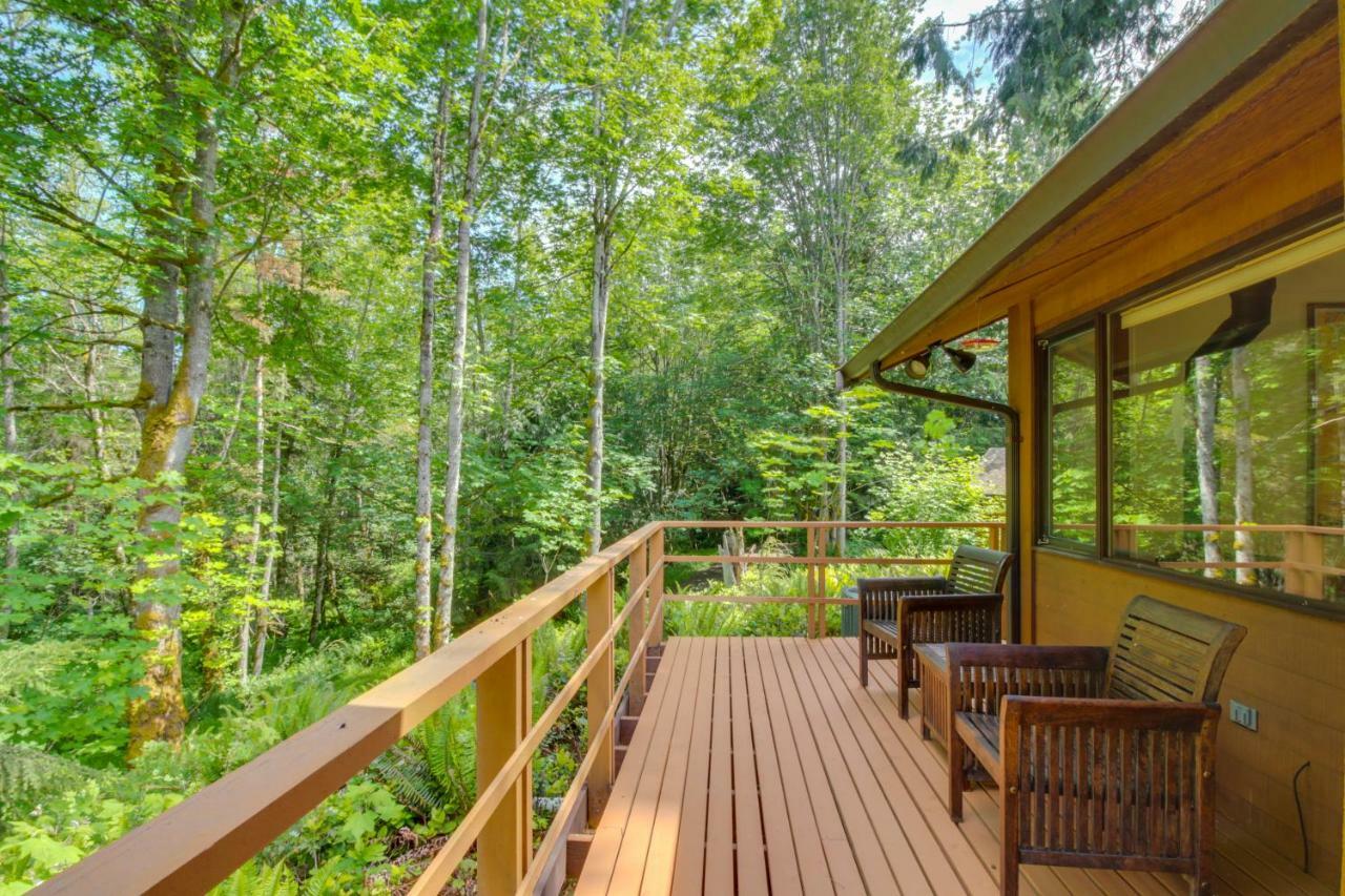 Вилла Sleeping Raven Woodland Retreat Порт-Анджелес Экстерьер фото