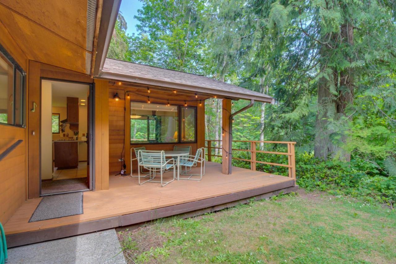 Вилла Sleeping Raven Woodland Retreat Порт-Анджелес Экстерьер фото